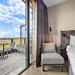 Lily Country Club Hotel Klofta
