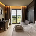 Hotel Lily Country Club Klofta