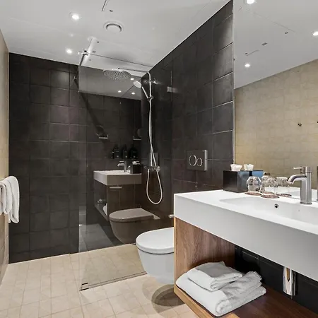 Lily Country Club Hotell 5*
