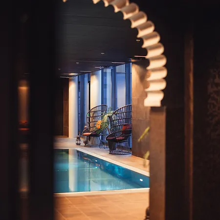 Lily Country Club 호텔