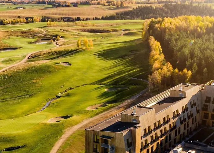 Lily Country Club فندق 5*