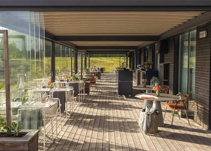 Lily Country Club فندق Klofta