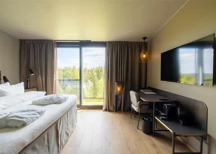 Lily Country Club Hotell 5*