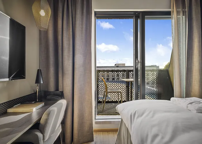 Hotel Lily Country Club